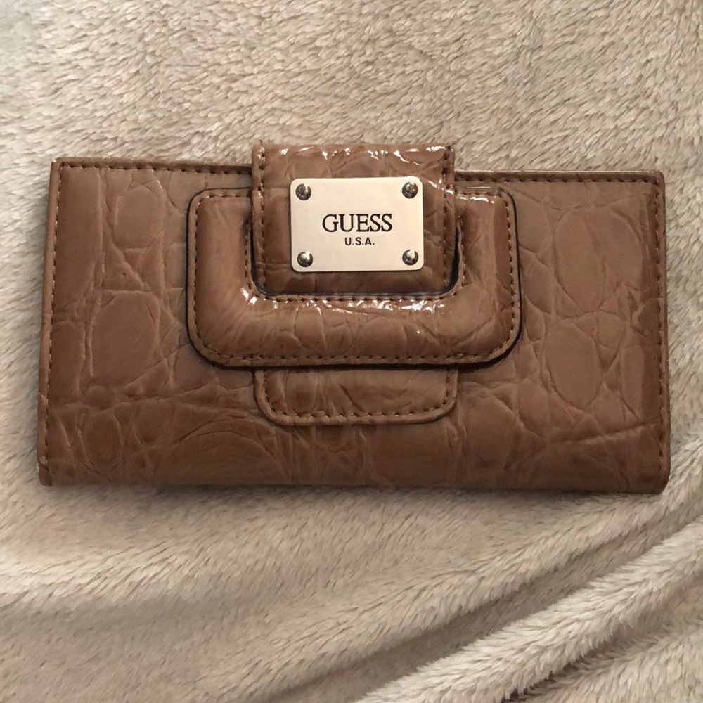 Lightly used Guess Patent Brown Leather wallet 💞